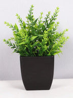 Mini planta artificial de eucalipto em vaso para decoração de interiores I Casa I Escritório I Decoração natural I Interiores I Planta de PVC I Vaso preto